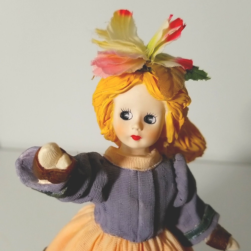 Petite Gray and Creme little Shaver Madam Alexander Doll 2001 - Picture 2 of 5
